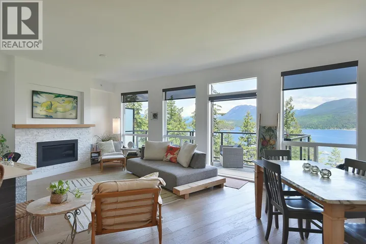 302 5780 MARINE WAY, Sechelt, British Columbia V7Z0L8