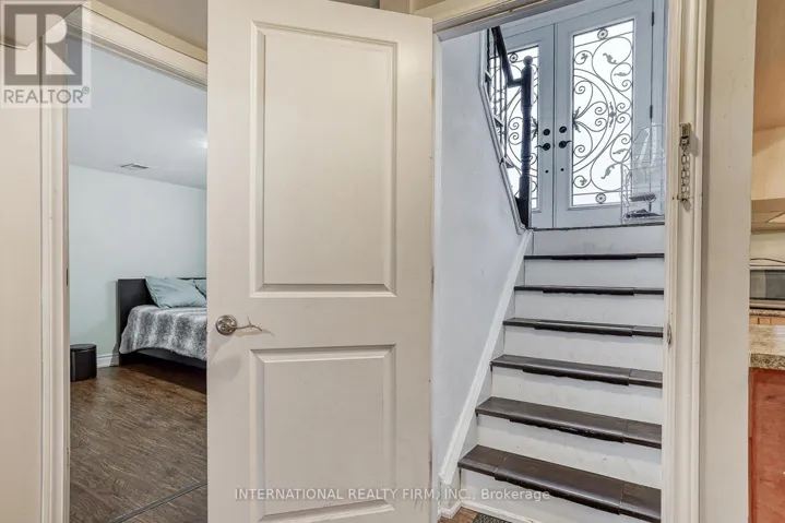 4 YEOMANS ROAD, Toronto (Clanton Park), Ontario M3H3J4