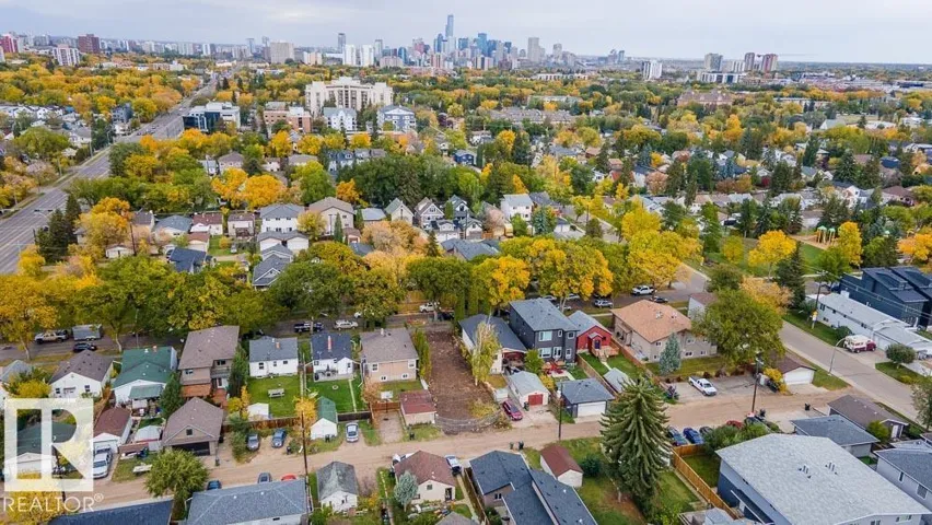10821 73 AV NW, Edmonton, Alberta T6E1C8