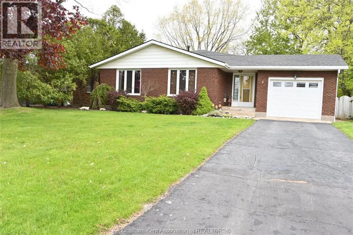 5 Bernard AVENUE East, Ridgetown, Ontario N0P2C0