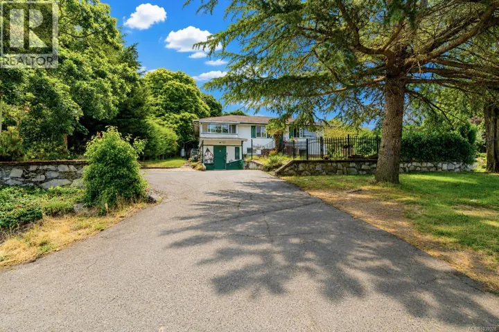 3803 Merriman Dr, Saanich, British Columbia V8P2S9