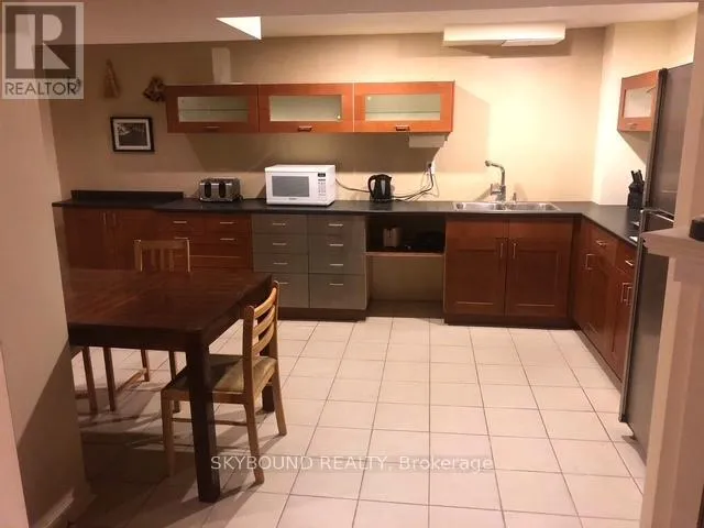BASEMENT APARTMENT - 4833 WILD ROSE STREET, Mississauga (East Credit), Ontario L5M5M8