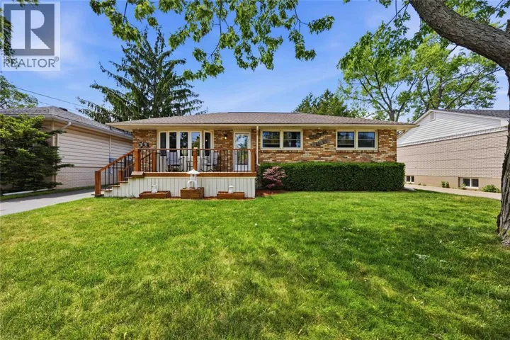 893 Hollands AVENUE, Sarnia, Ontario N7S3B9
