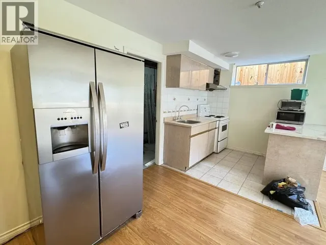 2400 WEST 19TH AVENUE, Vancouver, British Columbia V6L1C7