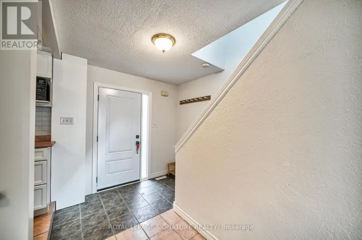 16 CHRISTIE CRESCENT, Barrie (Letitia Heights), Ontario L4N4W8