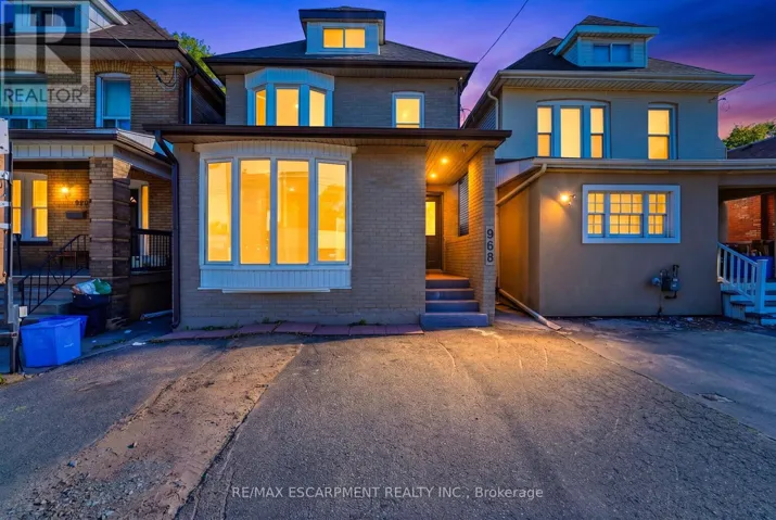 968 MAIN STREET E, Hamilton (Blakeley), Ontario L8M1M8