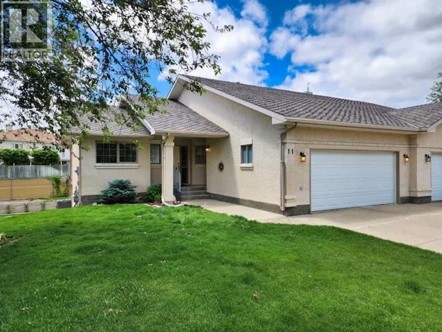 11, 240 Heritage Boulevard W, Lethbridge, Alberta T1K6W9
