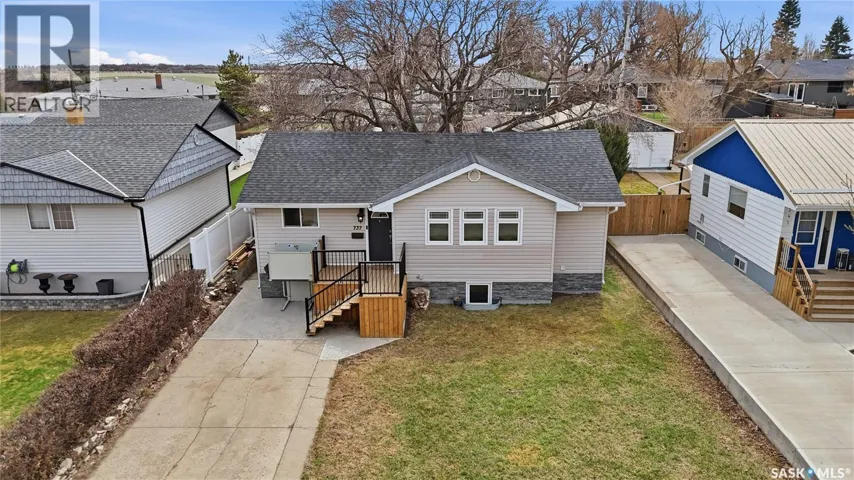 737 Vaughan STREET, Moose Jaw, Saskatchewan S6H5N4