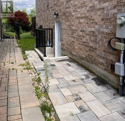 BASEMENT - 11 KINGSMEAD COURT, Richmond Hill (Oak Ridges Lake Wilcox), Ontario L4E4E5