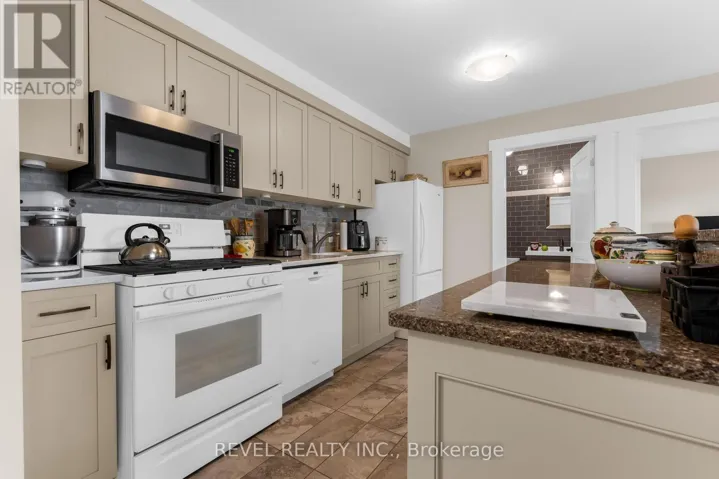 302 - 111 SMITS, West Lincoln (Smithville), Ontario L0R2A0