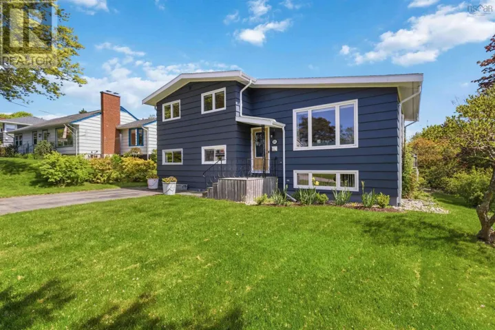 122 Brook Street, Lunenburg, Nova Scotia B0J2C0