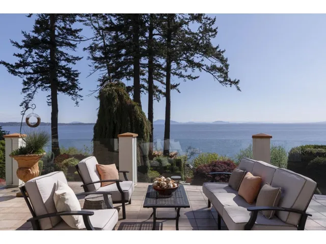 13464 13A AVENUE, White Rock, British Columbia V4A1C4