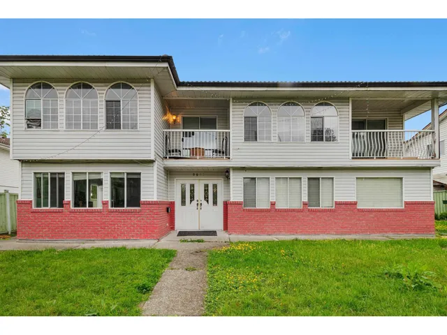 9011 KING GEORGE BOULEVARD, Surrey, British Columbia V3V5V7