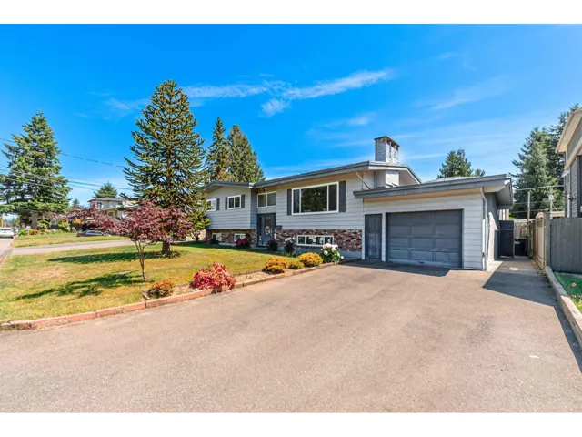 2104 BAKERVIEW STREET, Abbotsford, British Columbia V2T3B1