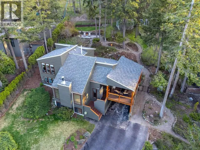 945 LLOYD JONES Drive, West Kelowna, British Columbia V1Z2X9