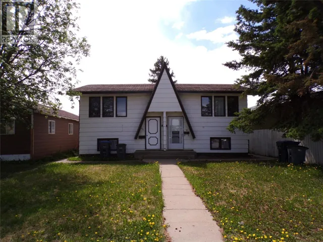 821/823 105 Avenue, Dawson Creek, British Columbia V1G2K8