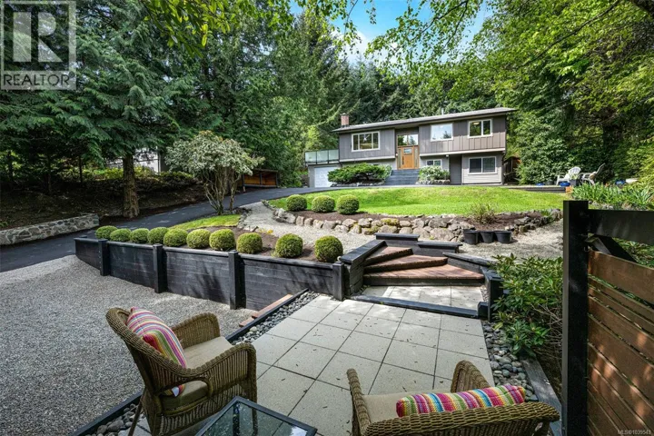 5222 Beckton Rd, Saanich, British Columbia V8Y2C1