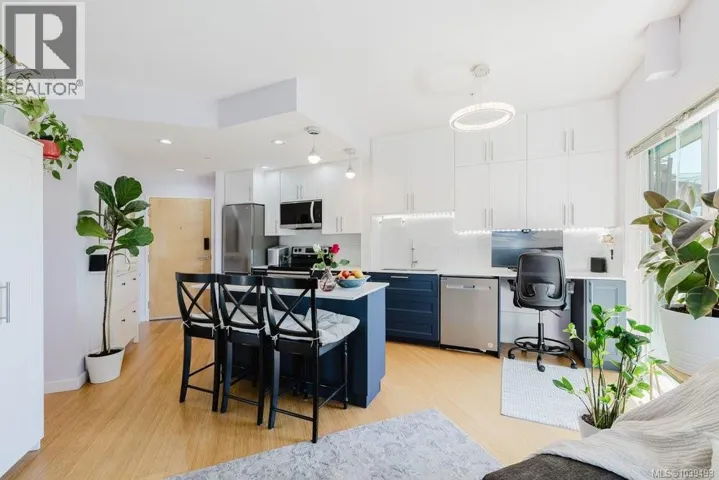 311 611 Brookside Rd, Colwood, British Columbia V9C0C3