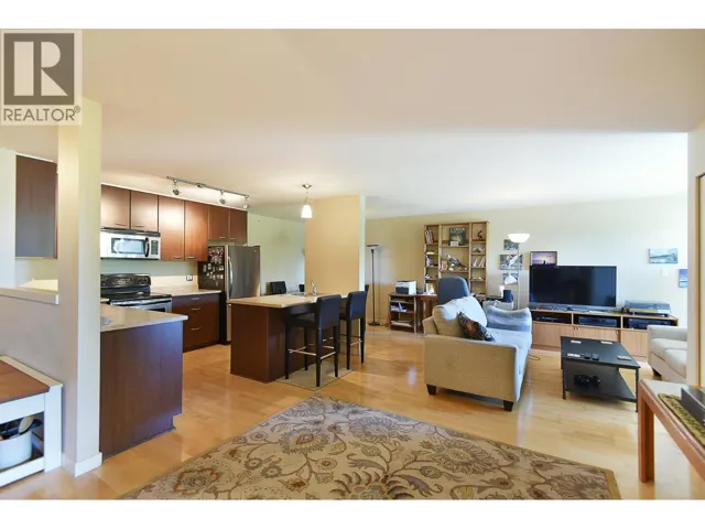 403 5631 INLET AVENUE, Sechelt, British Columbia V7Z0J1