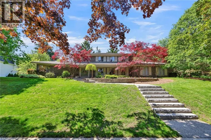 61 HUNTLEY Crescent, Kitchener, Ontario N2M2R4