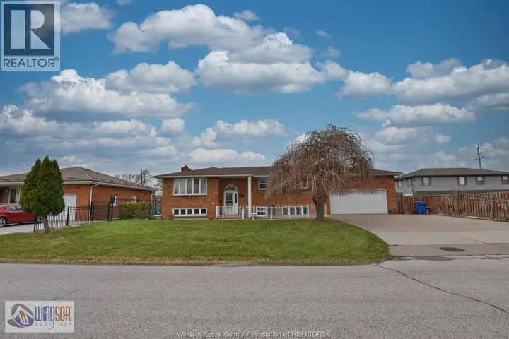 1435 ST. CLAIR AVENUE, Windsor, Ontario N9B3K7