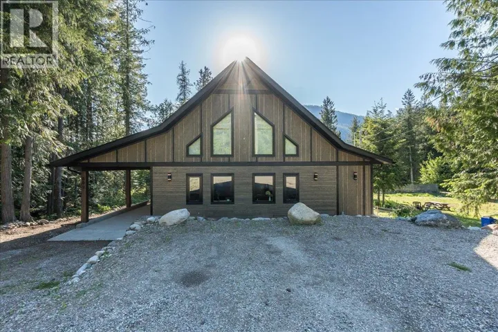 809 Slocan Street, Slocan, British Columbia V0G2C0