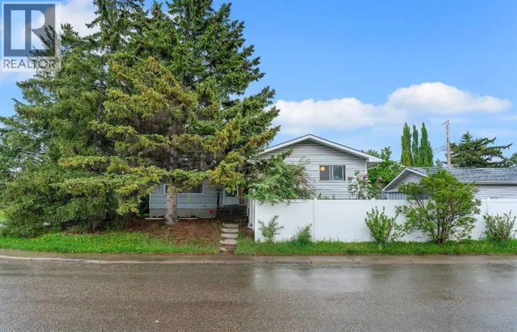 4824 Vegas Way NW, Calgary, Alberta T3A1W1