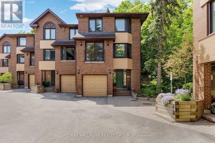 40 - 12 SUMMERSHADE PRIVATE, Ottawa, Ontario K1Y4R2