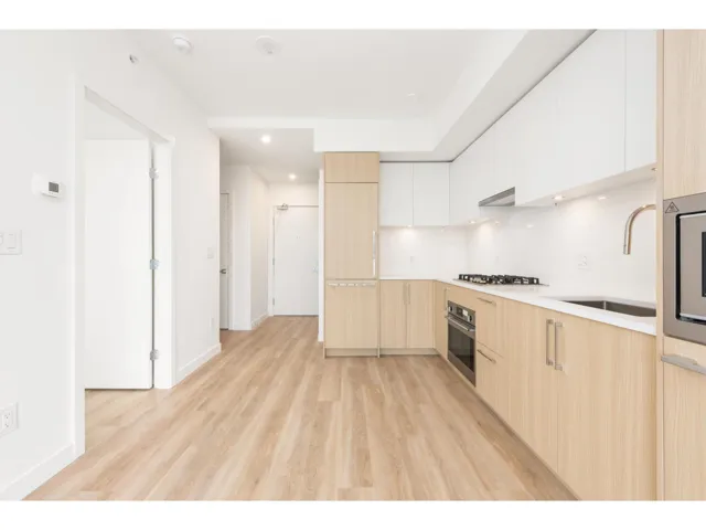 313 9675 KING GEORGE BOULEVARD, Surrey, British Columbia V3T2V3