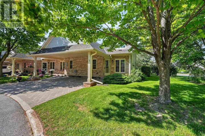 2 - 9 WENTWORTH DRIVE, Grimsby (Grimsby East), Ontario L3M5H9