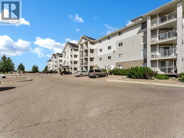 215, 1648 Saamis Drive NW, Medicine Hat, Alberta T1C4X1