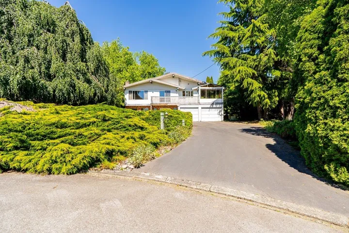 5462 BAKERVIEW DRIVE, Surrey, British Columbia V3S1A5