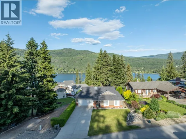 2934 Juniper Crescent, Sorrento, British Columbia V0E2W2