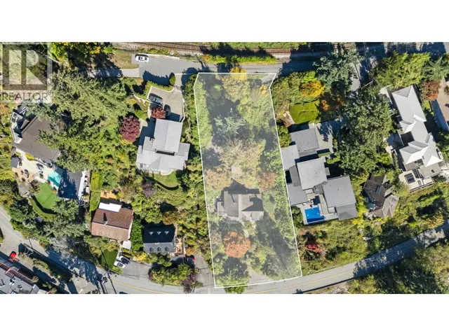 3721 SUNSET LANE, West Vancouver, British Columbia V7V1N3