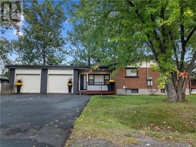 36 Oscar, Hanmer, Ontario P3P1X6