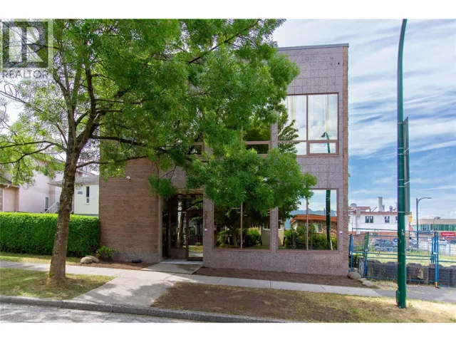 2916 GRAVELEY STREET, Vancouver, British Columbia V5K3K3
