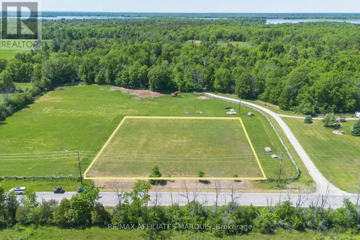 102 BAY ROAD, Rideau Lakes, Ontario K0G1L0