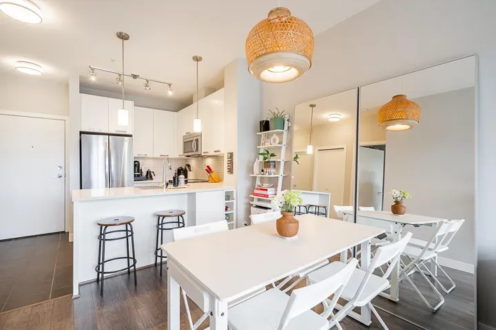 405 15388 105 AVENUE, Surrey, British Columbia V3R0C4