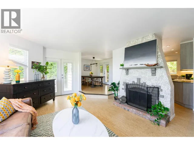 3341 MARINE DRIVE, West Vancouver, British Columbia V7V1M8