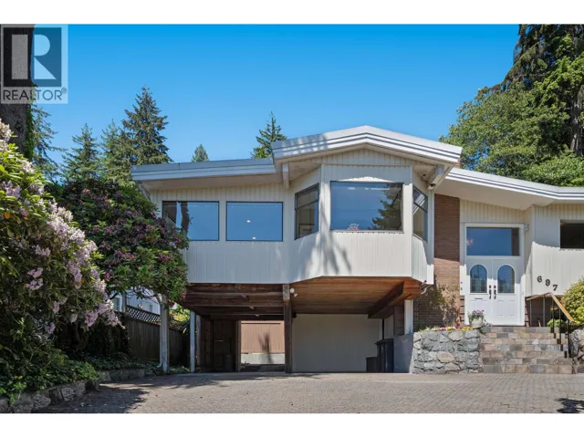 697 PLYMOUTH DRIVE, North Vancouver, British Columbia V7H2H5