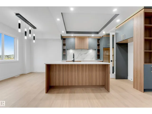 131 24 ST SW, Edmonton, Alberta T6X3K4