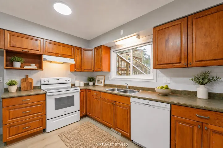 8024 CEDAR STREET, Mission, British Columbia V2V3N1