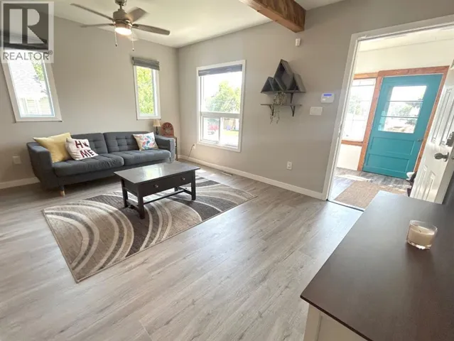 18 Maple Street, Okotoks, Alberta T1S1J6