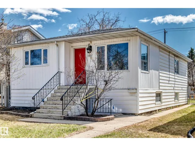 10837 65 AV NW, Edmonton, Alberta T6H1V8