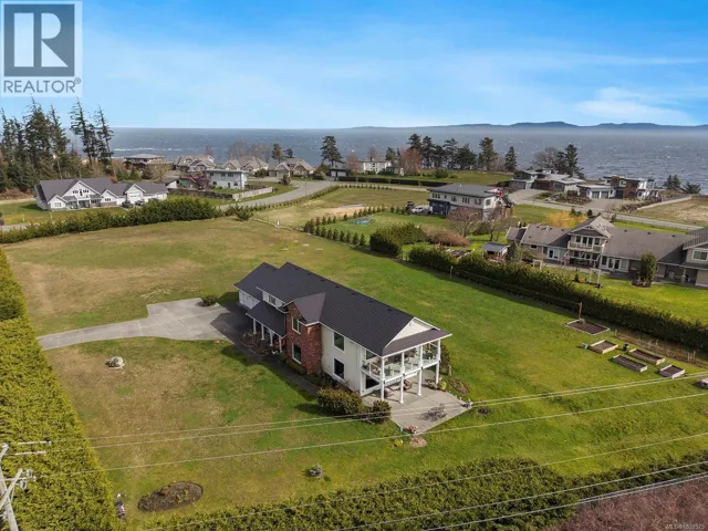 1167 Tara Rd, Comox, British Columbia V9M3T5
