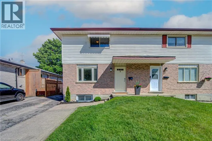 7 HARVEST Court, Kitchener, Ontario N2P1T3