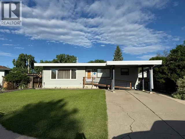 1722 21 Street S, Lethbridge, Alberta T1K2H7