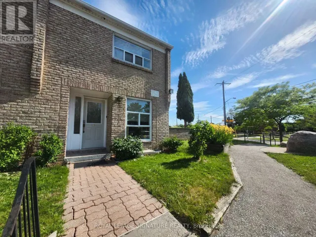 15 - 25 GOSFORD BOULEVARD, Toronto (Black Creek), Ontario M3N2G7