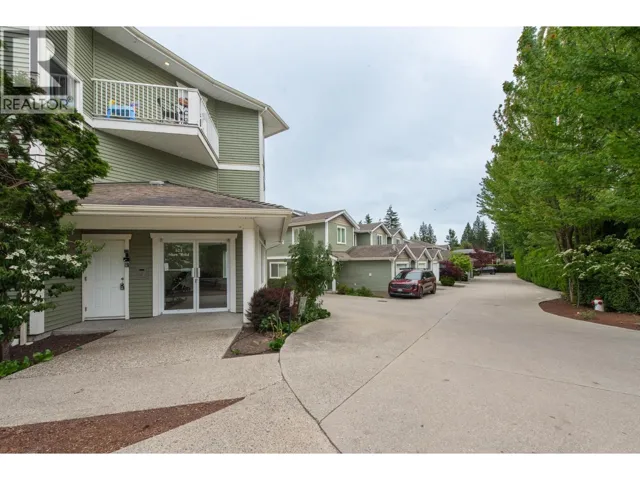 301 624 SHAW ROAD, Gibsons, British Columbia V0N1V8