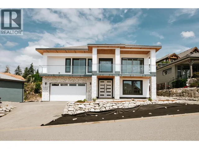5962-5964 BARNACLE STREET, Sechelt, British Columbia V7Z0V4